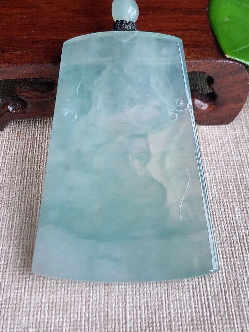 a货翡翠老坑冰种晴水大势至菩萨吊坠 尺寸66.4×44.2×5.3mm 重量42.80g 0619