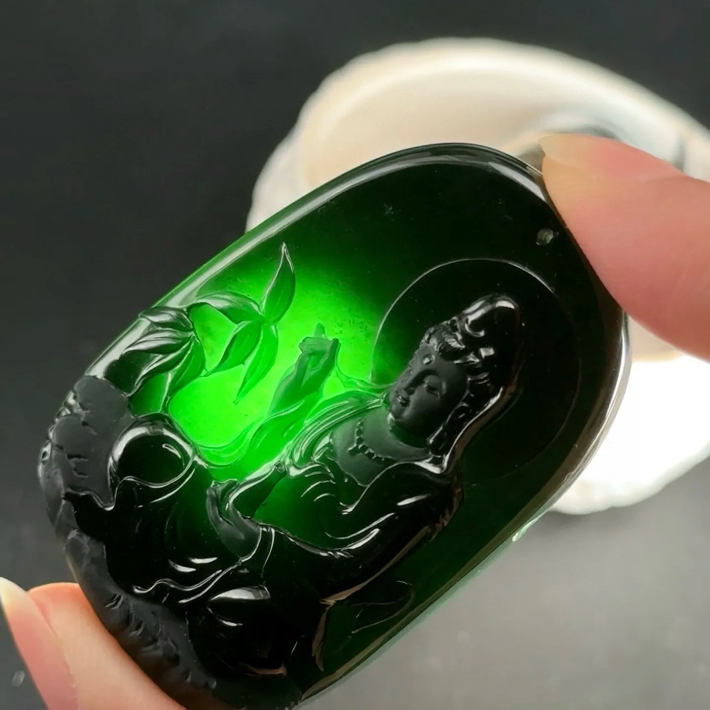精品墨翠观音 种好色正 黑度极好 打灯通透 油性十足 尺寸54.8