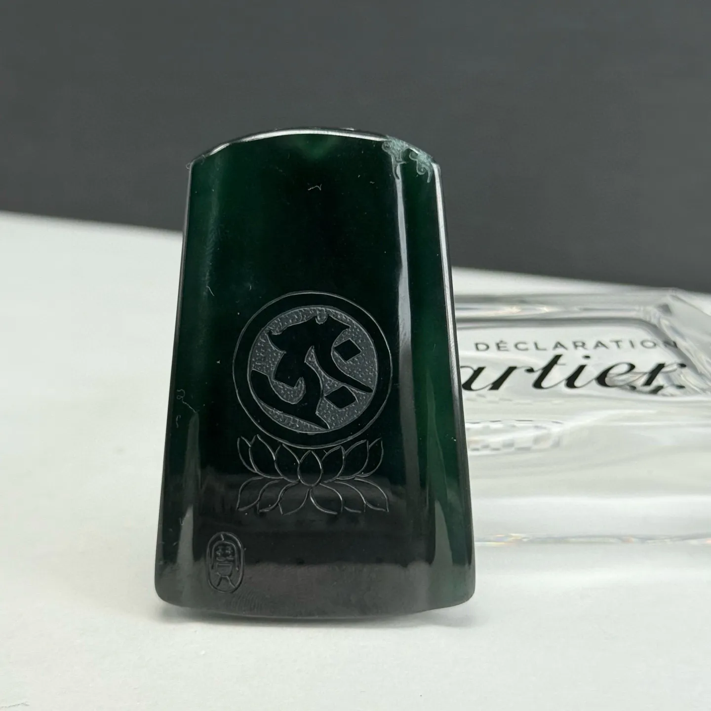 墨翠大势至菩萨 种好色正 黑度极好 打灯通透 油性十足 尺寸69.5