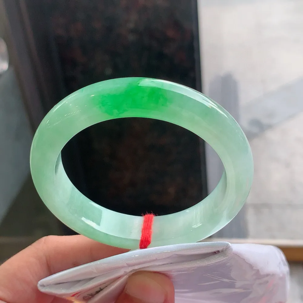 正圈高冰阳绿 天然棉根 尺寸:55.1/12.3/8.6 种色俱佳