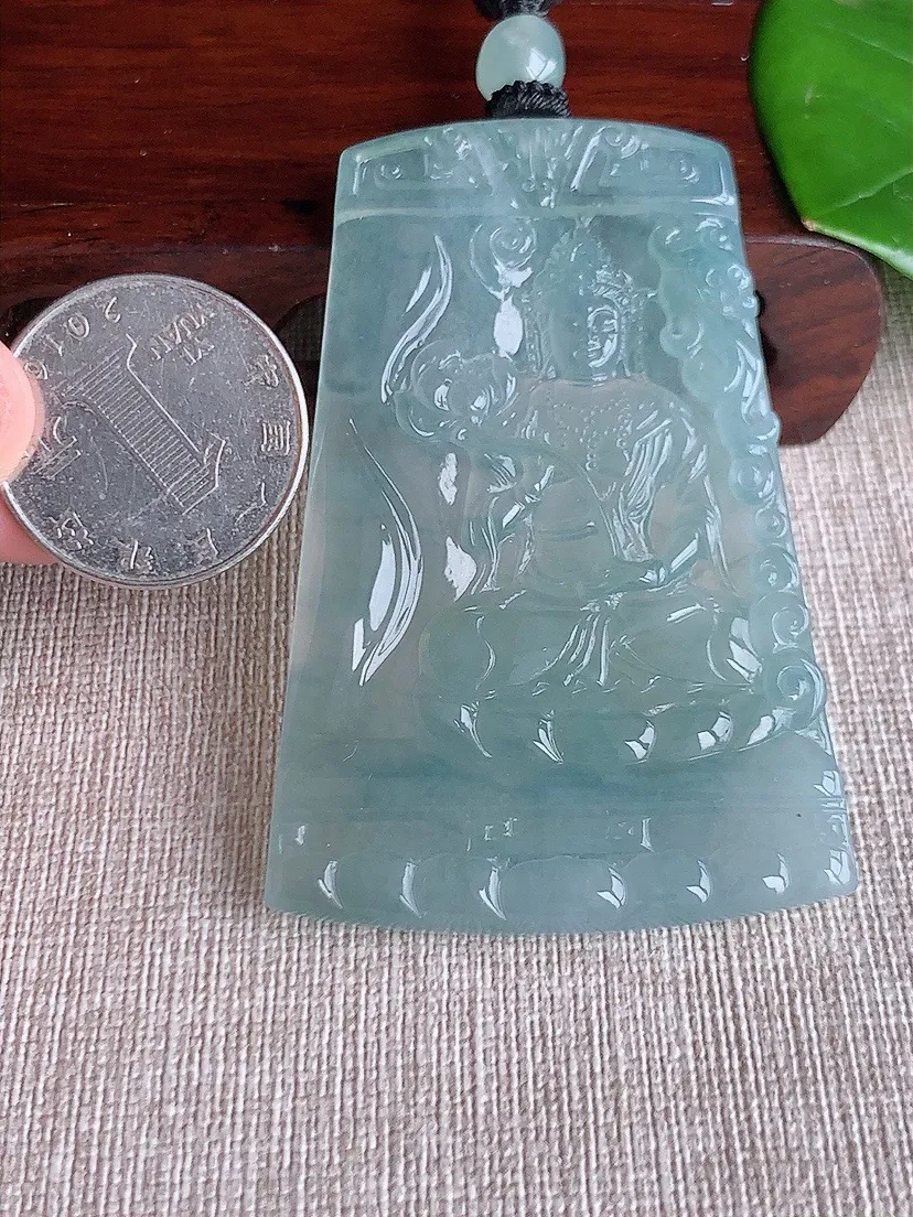 a货翡翠老坑冰种晴水大势至菩萨吊坠 尺寸66.4×44.2×5.3mm 重量42.80g 0619