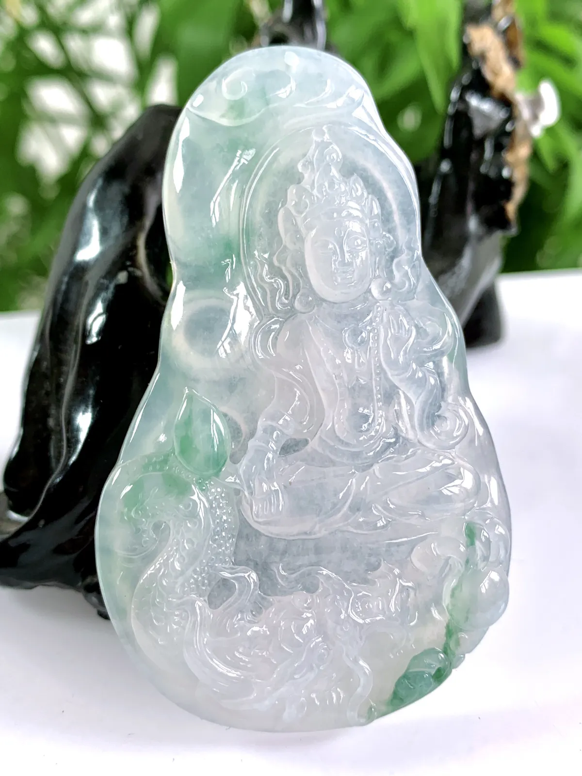 缅甸天然翡翠A货，大件冰种起光起胶飘花观音吊坠挂件，尺寸68/42/6.5mm重量：31.89g