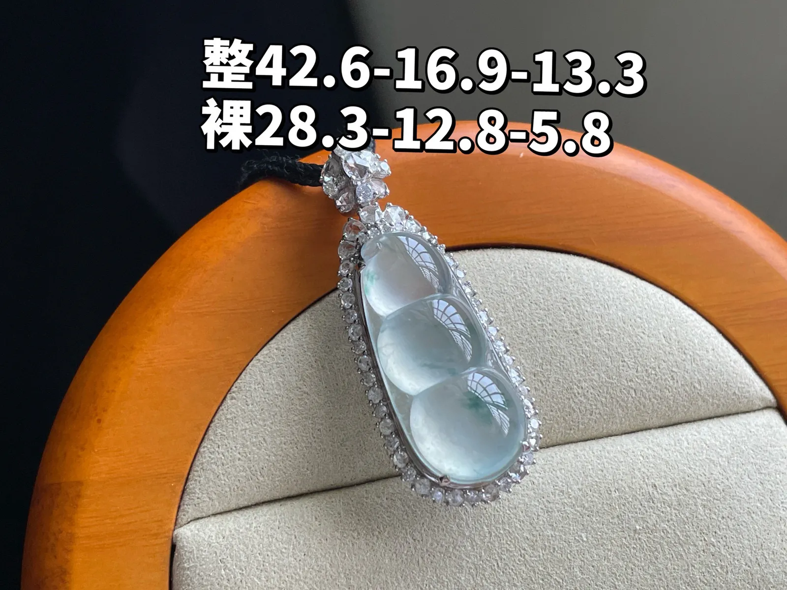 18K 冰种·福豆

整42.6-16.9-13.3
裸28.3-12.8-5.8