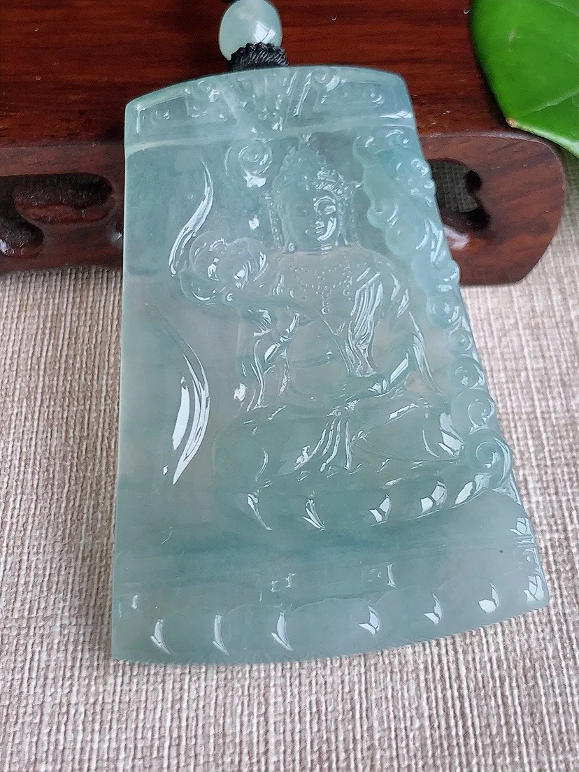 a货翡翠老坑冰种晴水大势至菩萨吊坠 尺寸66.4×44.2×5.3mm 重量42.80g 0619