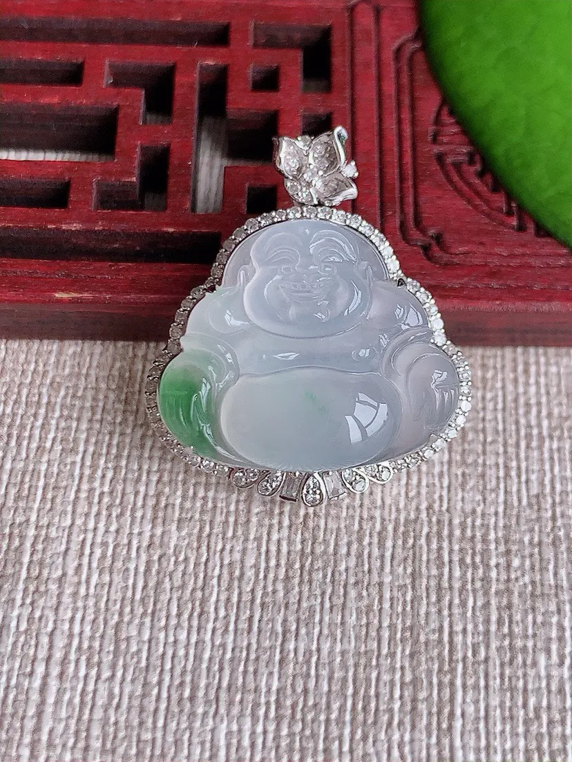 a货翡翠老坑冰种18K金伴钻镶嵌飘绿佛公吊坠，尺寸29×24×10裸石17.7×21.5mm 重量5