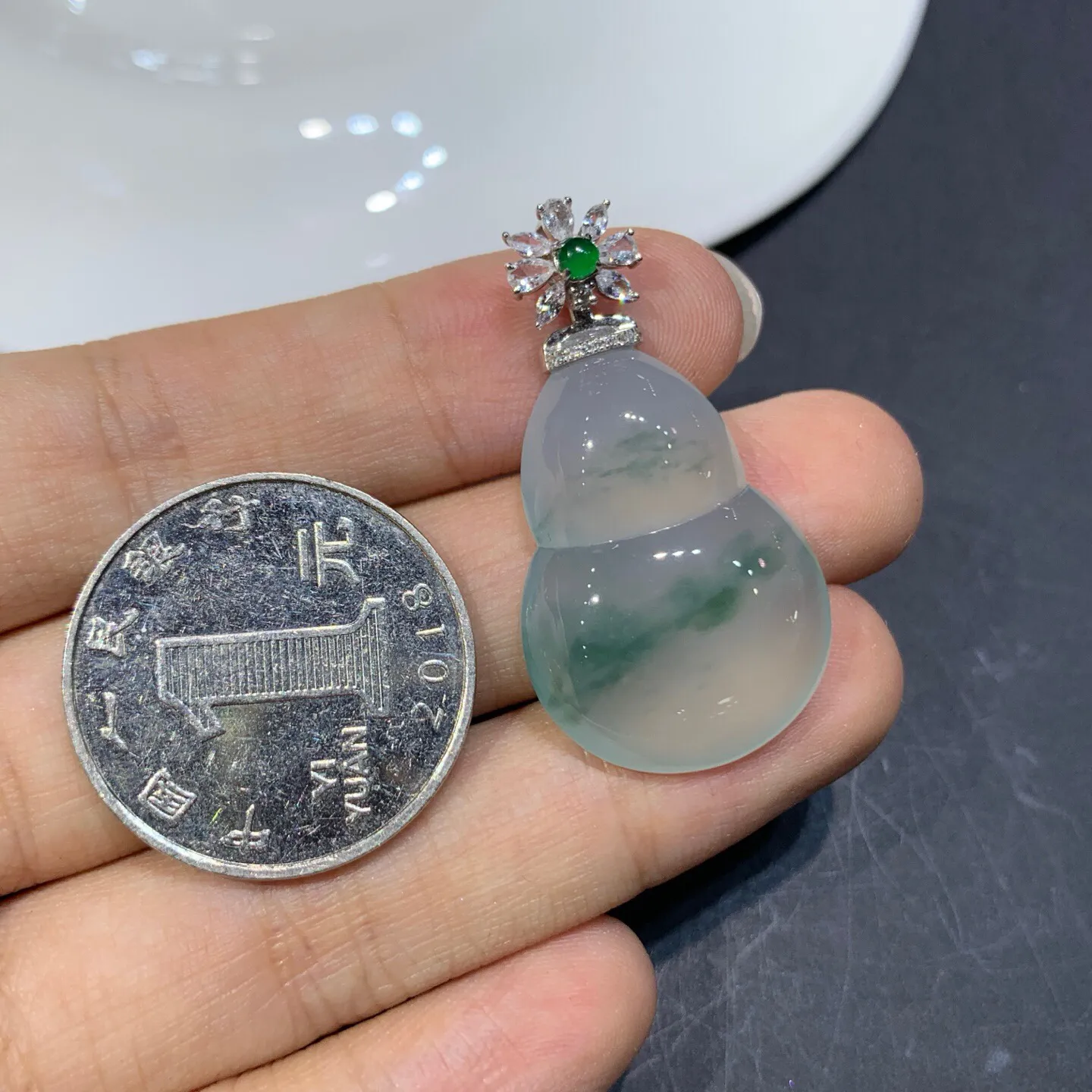 冰润飘绿葫芦吊坠 整体尺寸37-20-6.3毫米