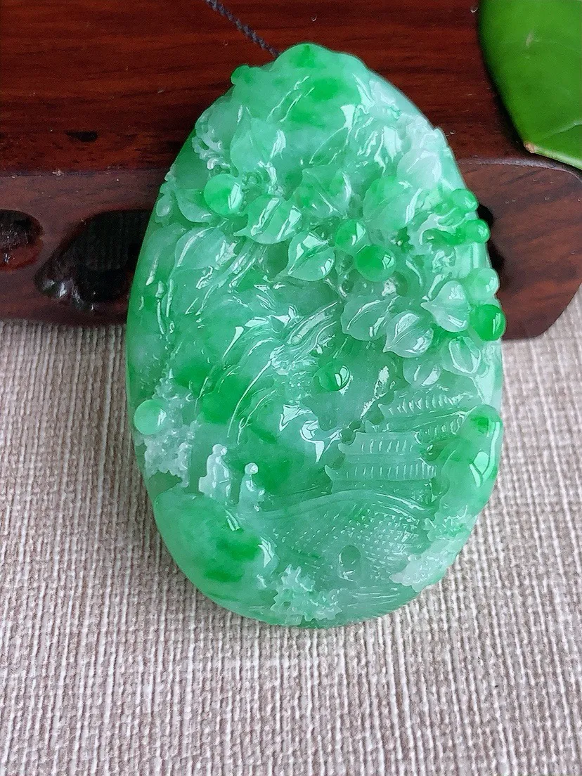 a货翡翠老坑冰种飘阳绿意境山水牌吊坠  尺寸52.6×34×7mm 重量27.30g 0619