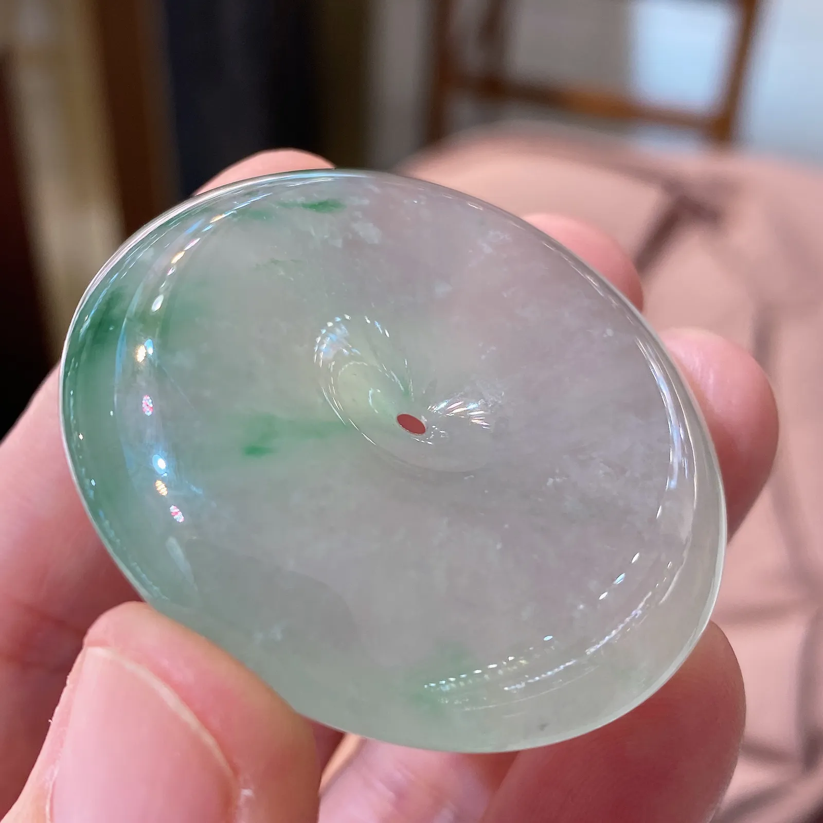 【冰种飘花大平安扣】厚装大扣，质地细腻，冰润十足，种老冰透，荧光闪耀