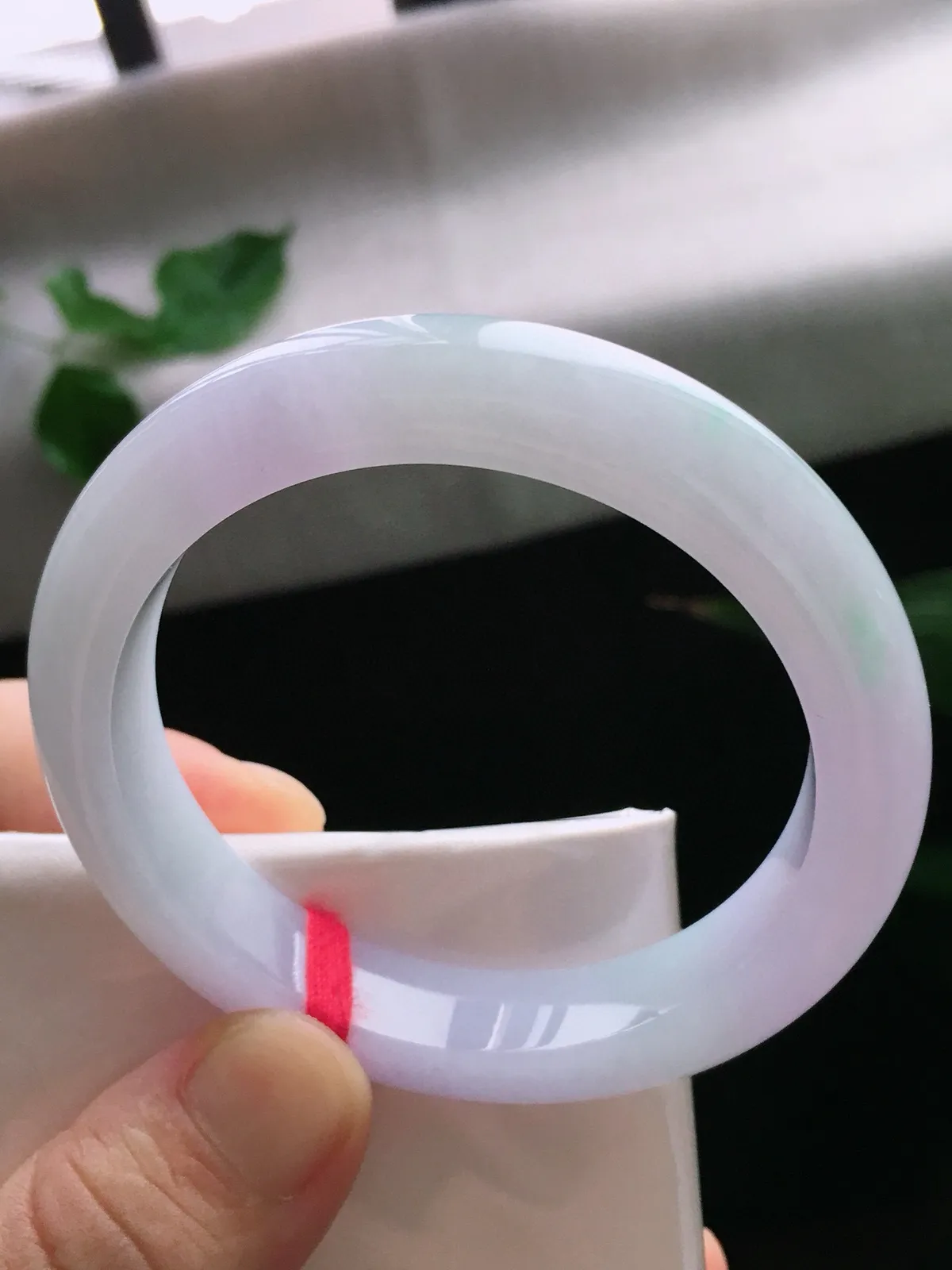 圈口55.5，正圈手镯，春彩，玉质冰润细腻，尺寸55.5-11.5-8.3mm