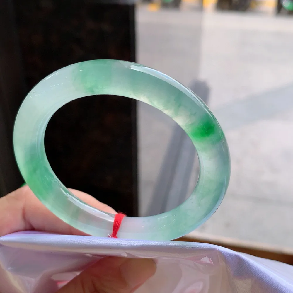 圆条玻璃种阳绿 无瑕 尺寸:51.8/9.2 种色俱佳