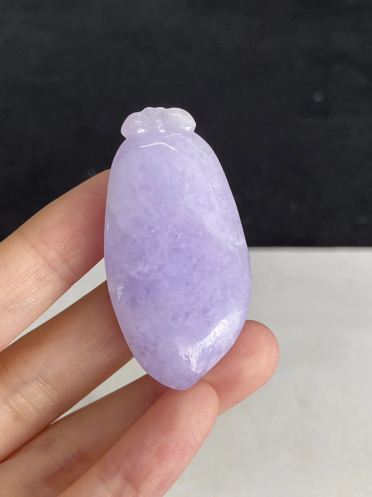 翡翠糯化种淡紫色福瓜
紫罗兰吊坠