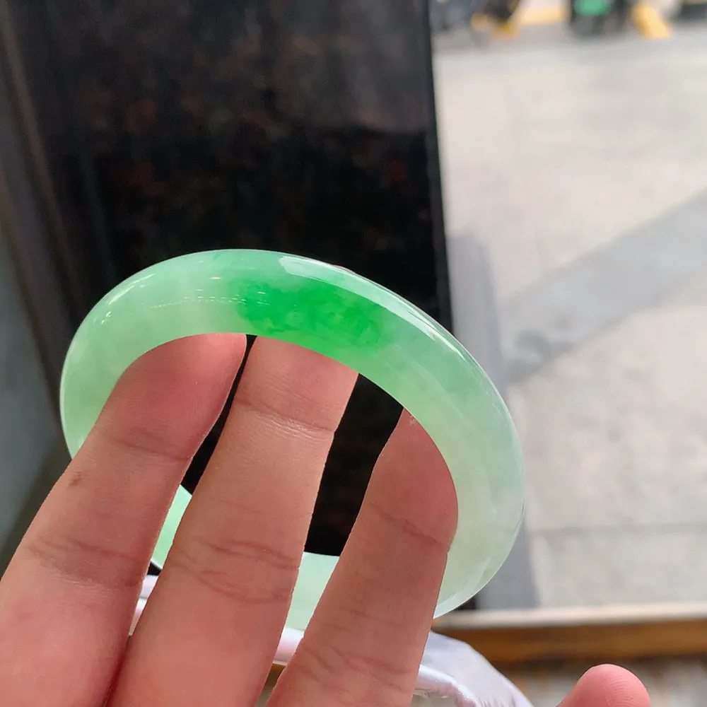 正圈高冰阳绿 天然棉根 尺寸:55.1/12.3/8.6 种色俱佳