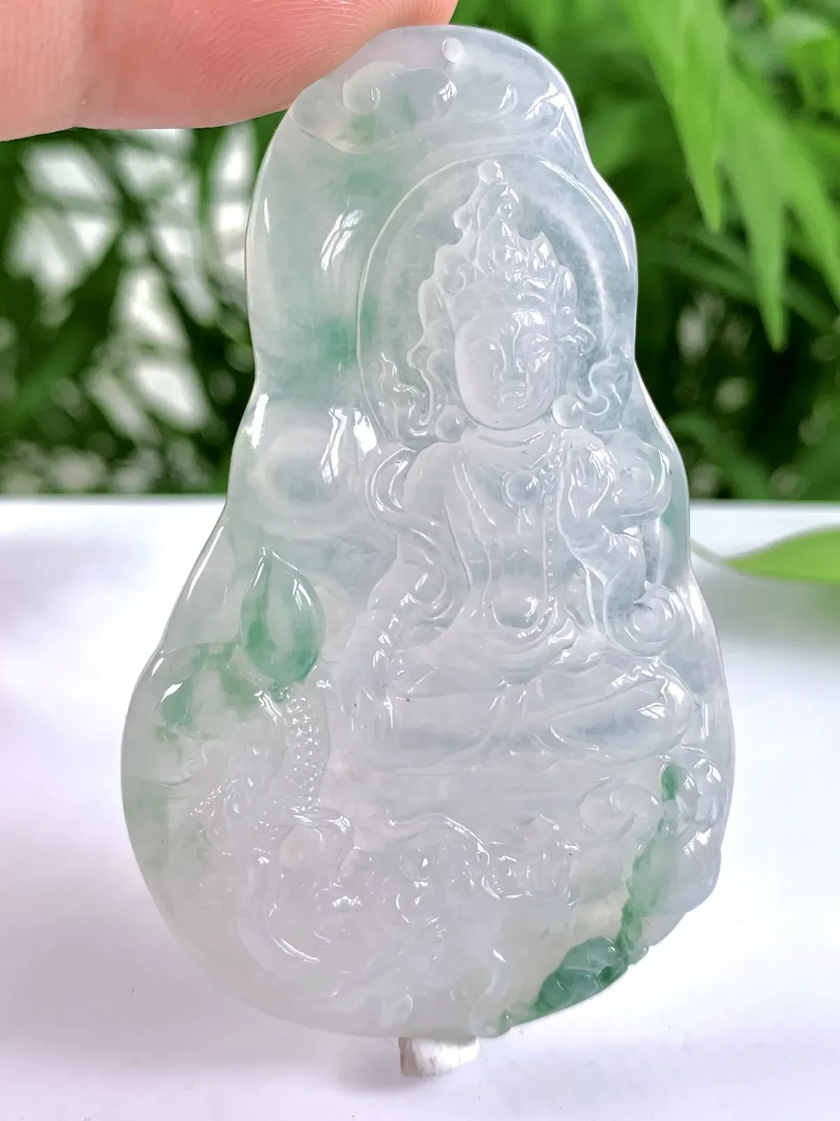 缅甸天然翡翠A货，大件冰种起光起胶飘花观音吊坠挂件，尺寸68/42/6.5mm重量：31.89g