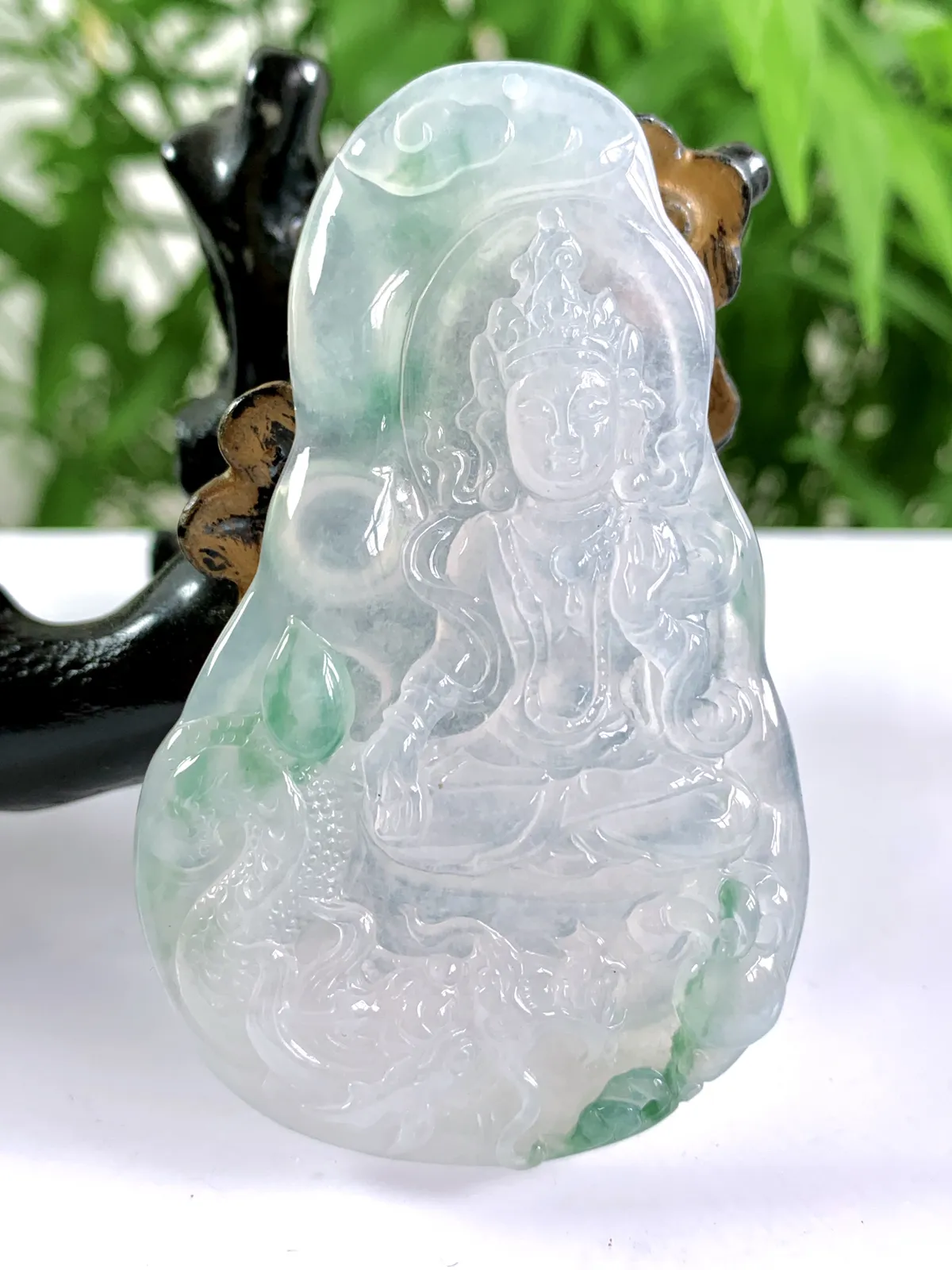缅甸天然翡翠A货，大件冰种起光起胶飘花观音吊坠挂件，尺寸68/42/6.5mm重量：31.89g