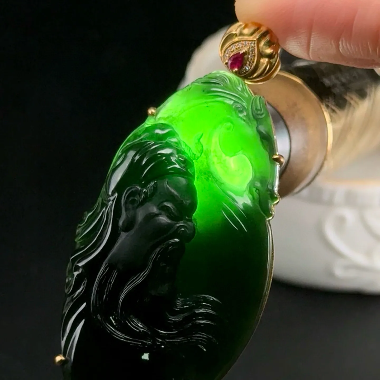 精品18k墨翠关公吊坠 种好色正 黑度极好 打灯通透 油性十足 尺寸63.7
