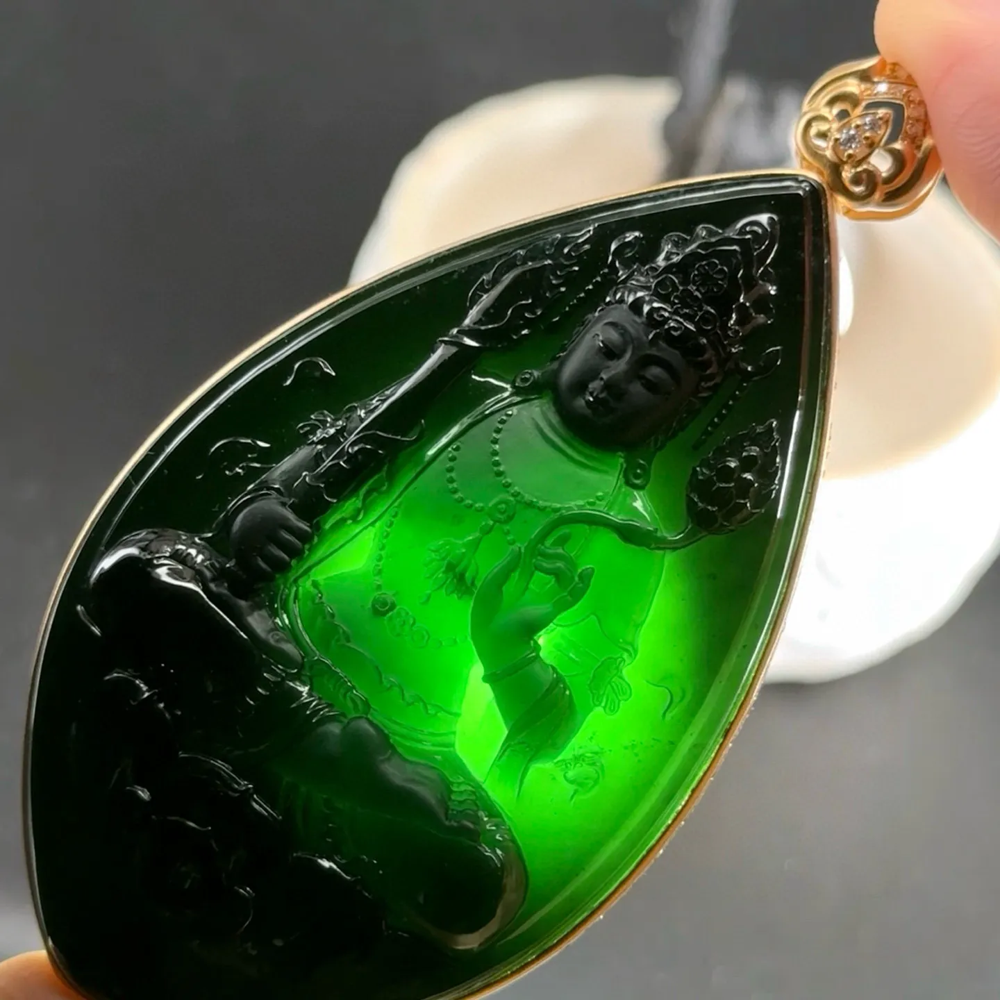 精品18k墨翠虚空藏菩萨 种好色正 黑度极好 打灯通透 油性十足 尺寸81