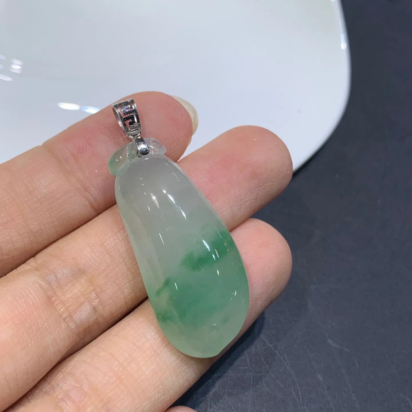 冰种飘绿花福瓜吊坠 尺寸40-15.2-7.3毫米