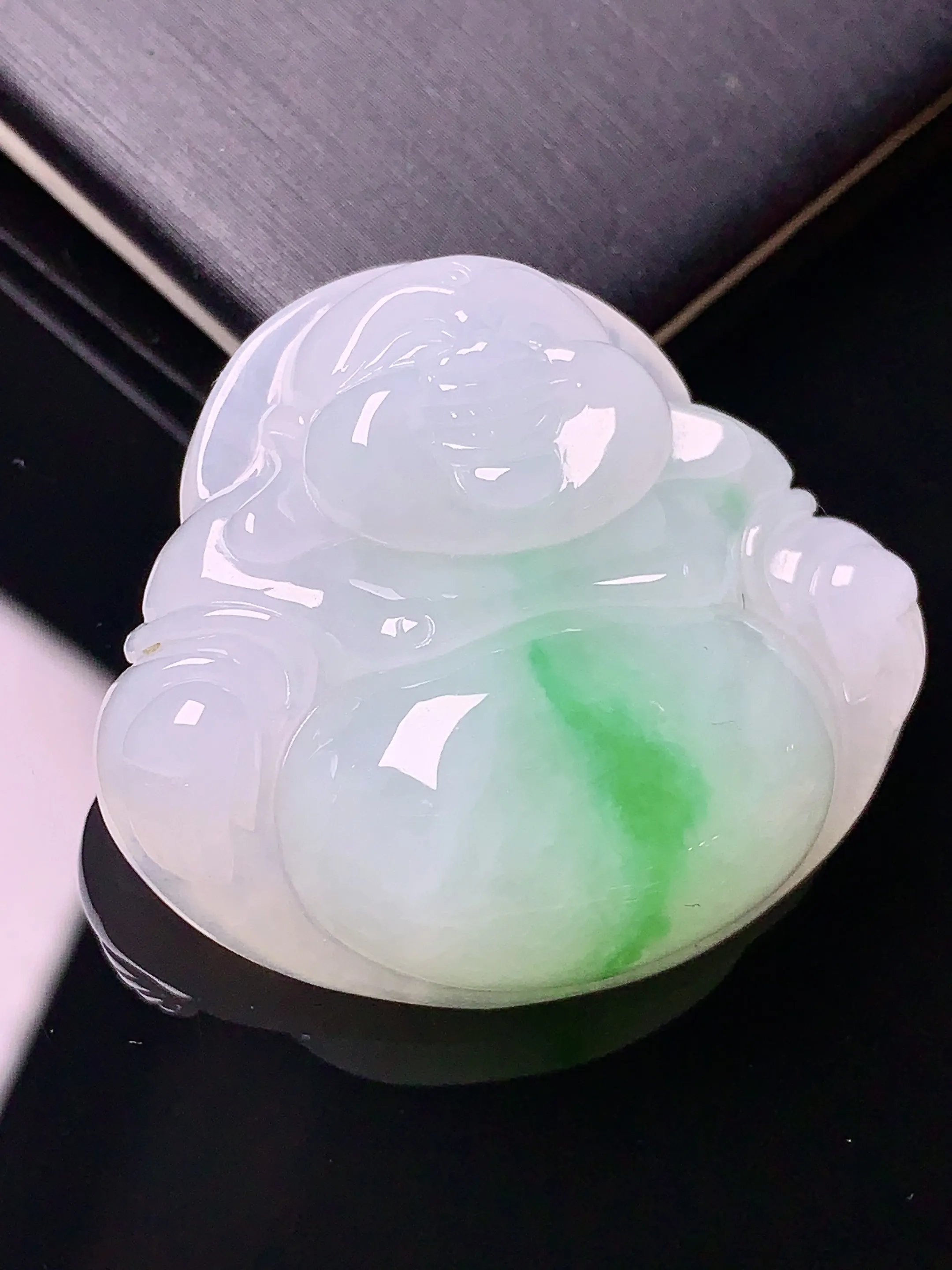 飘绿佛公吊坠 玉质细腻 色泽艳丽 整体尺寸32*36*10
