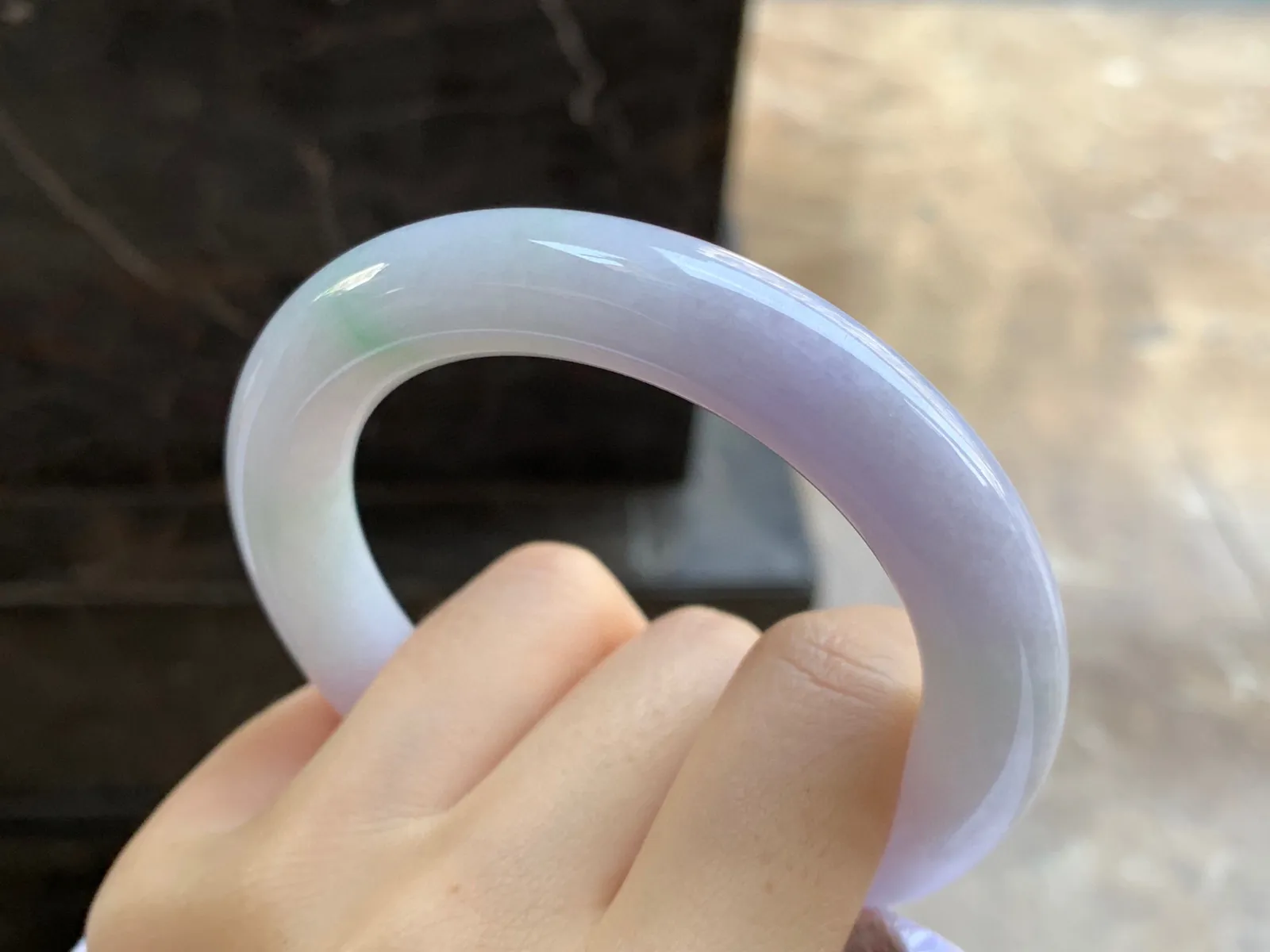 淡春彩圆条手镯
尺寸：56.7-11.8mm
肉质细腻干净～小清新