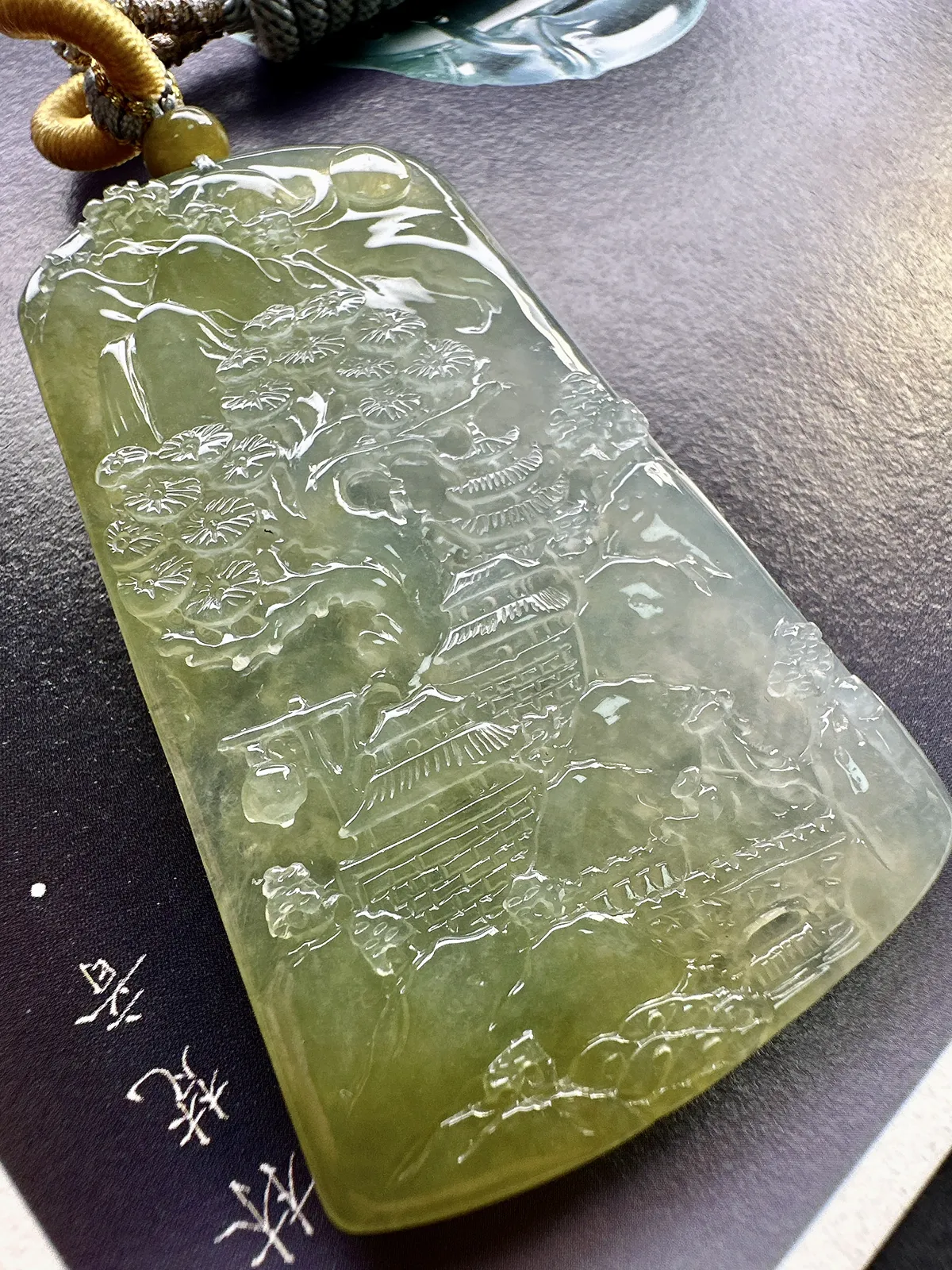 【冰种黄翡山水】种地很不错，冰感十足，通透度好，画面感强烈，稀有的好山水