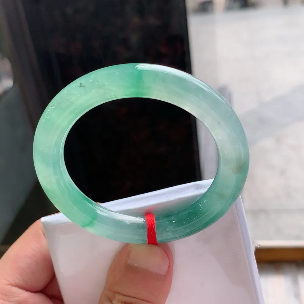 圆条高冰阳绿飘花 无瑕 尺寸:51.2/10.1 种色俱佳️️