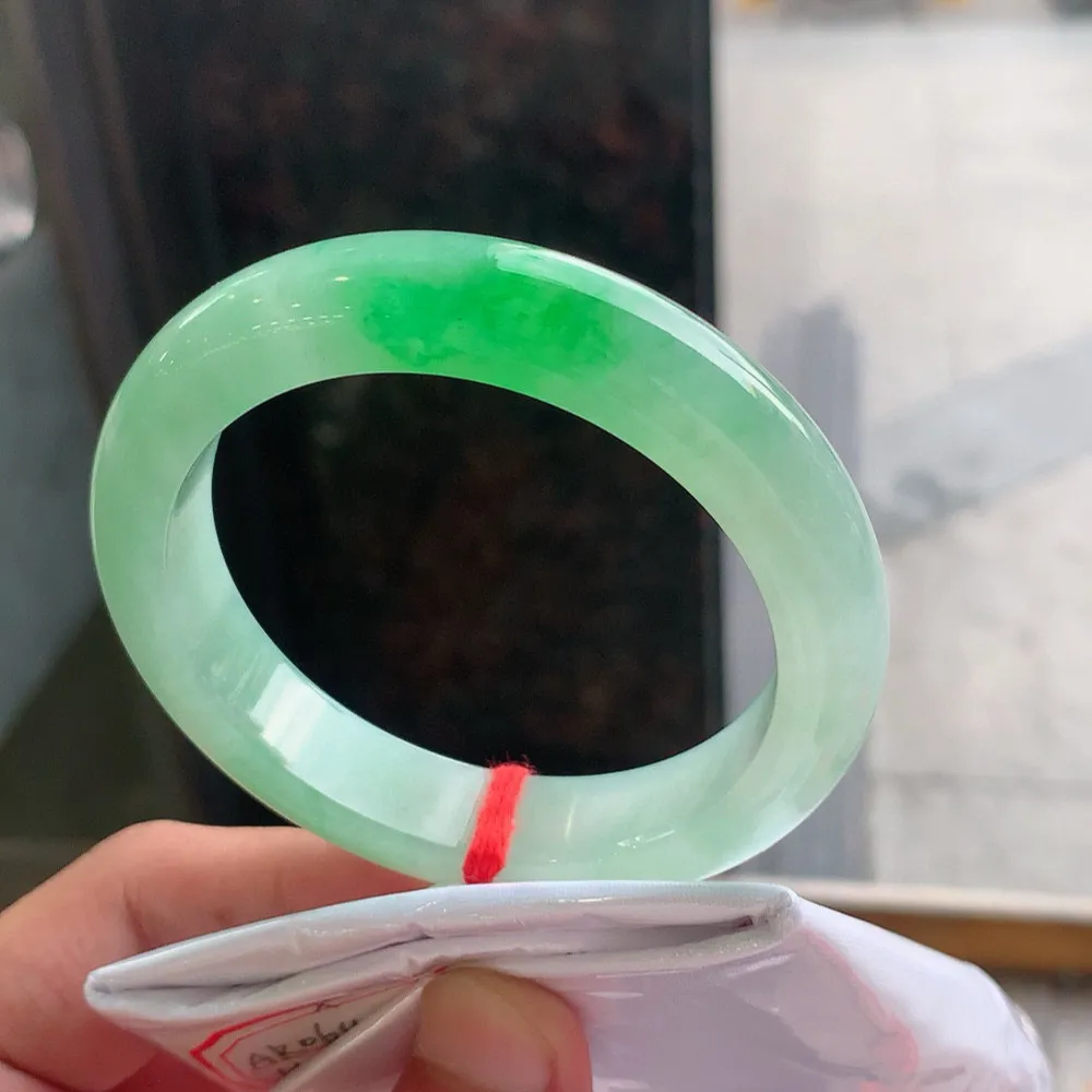 正圈高冰阳绿 天然棉根 尺寸:55.1/12.3/8.6 种色俱佳