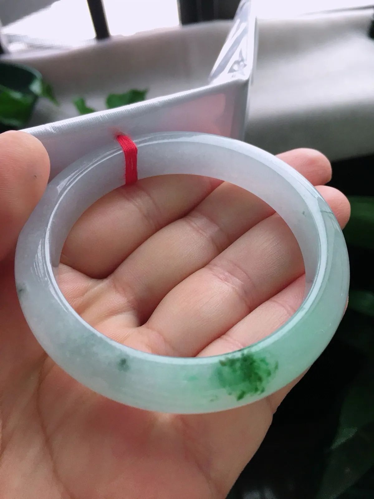 圈口57.6，正圈手镯，飘花，玉质冰润细腻，尺寸57.6-11.9-7.6mm