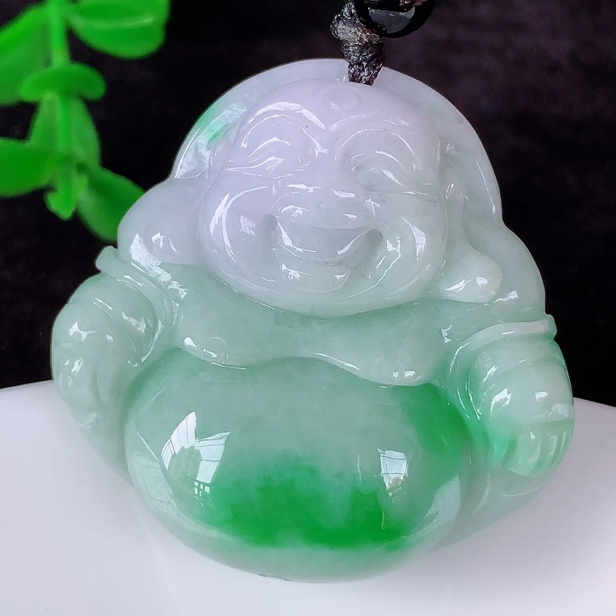 自然光实拍，厚装冰润冰糯种飘阳绿翡翠佛公吊坠，饱满， 佛公亦保平安，寓意有福（佛公）相伴，配戴优雅迷人！#46.19