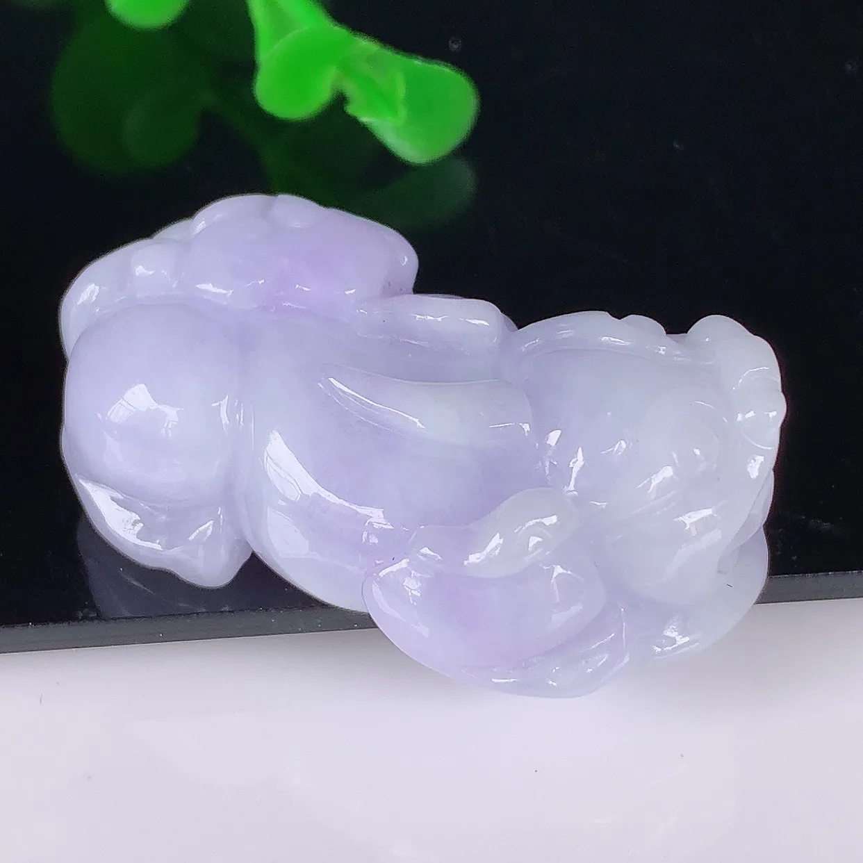 自然光实拍，冰润冰糯种紫罗兰翡翠招财貔貅吊坠，民间有“一摸貔貅运程旺盛，再摸貔貅财运滚滚，三摸貔貅平步青云 ”的美好祝愿。#57.19