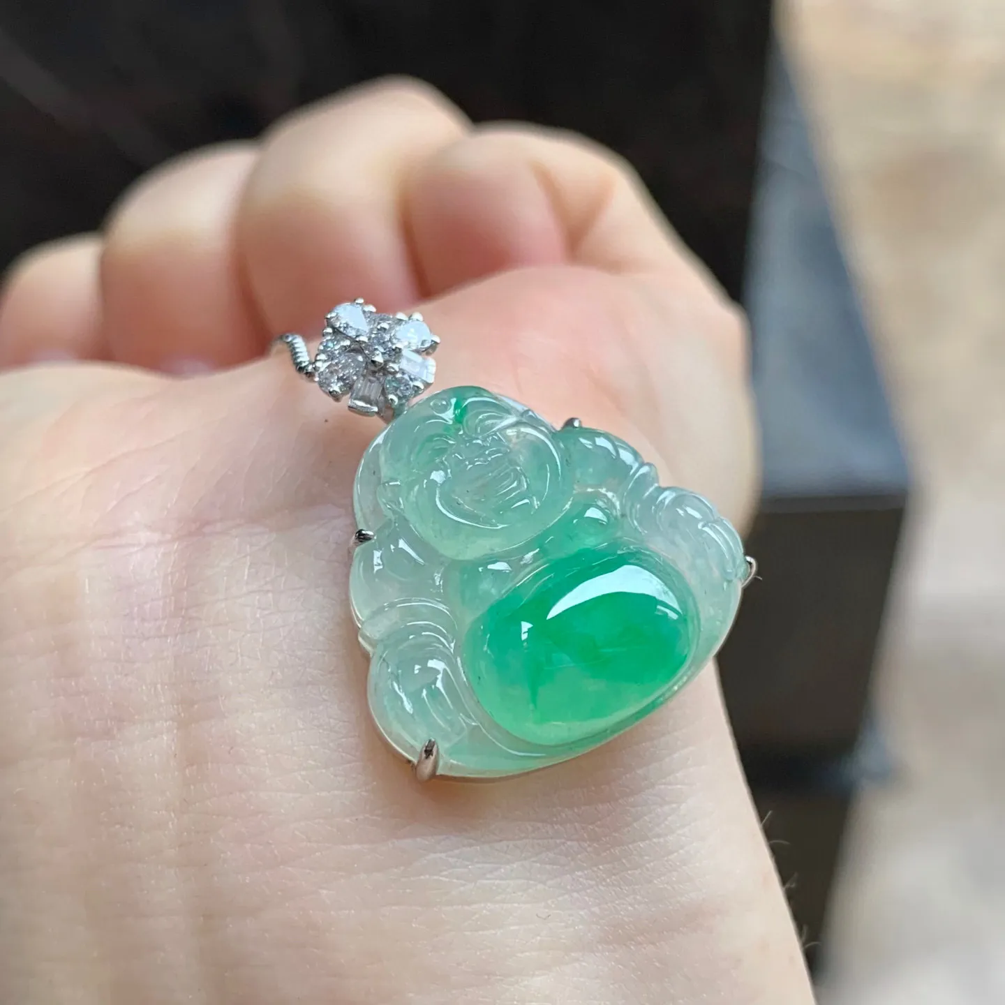 冰种带色佛公
有种有色～