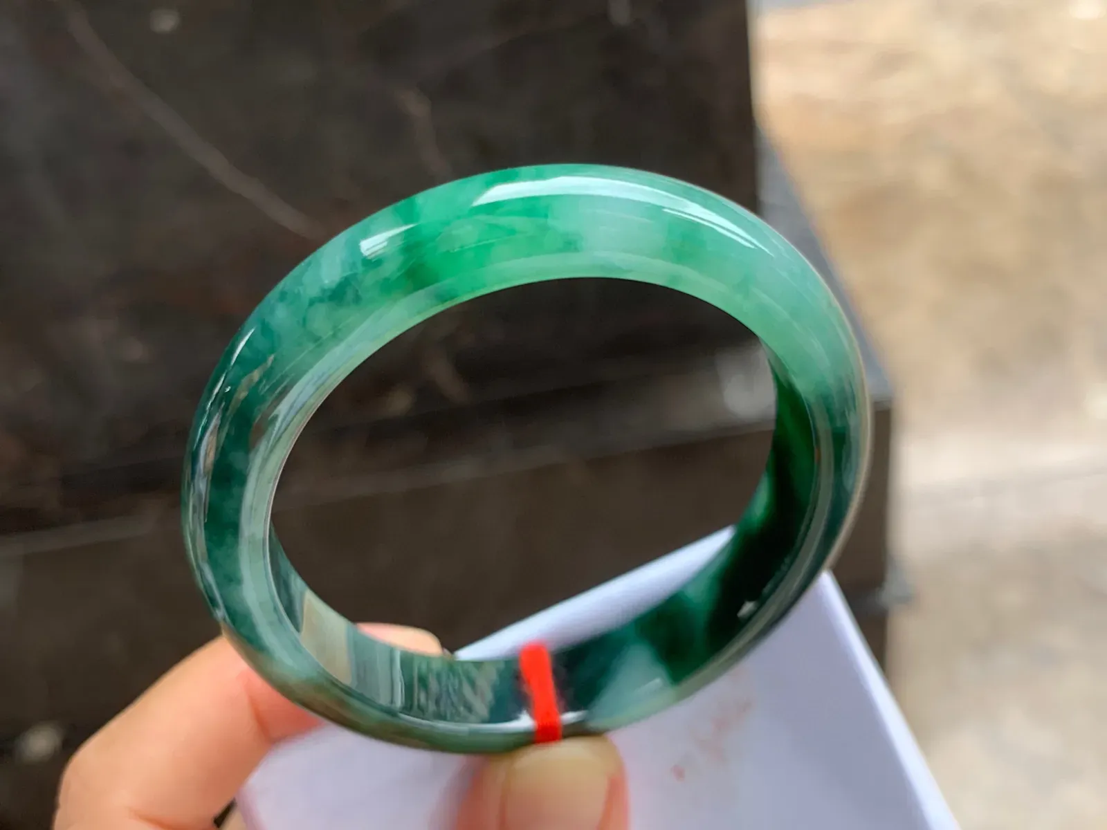 54.5-12-7.5mm
瓜皮绿手镯 底子细腻 特色镯