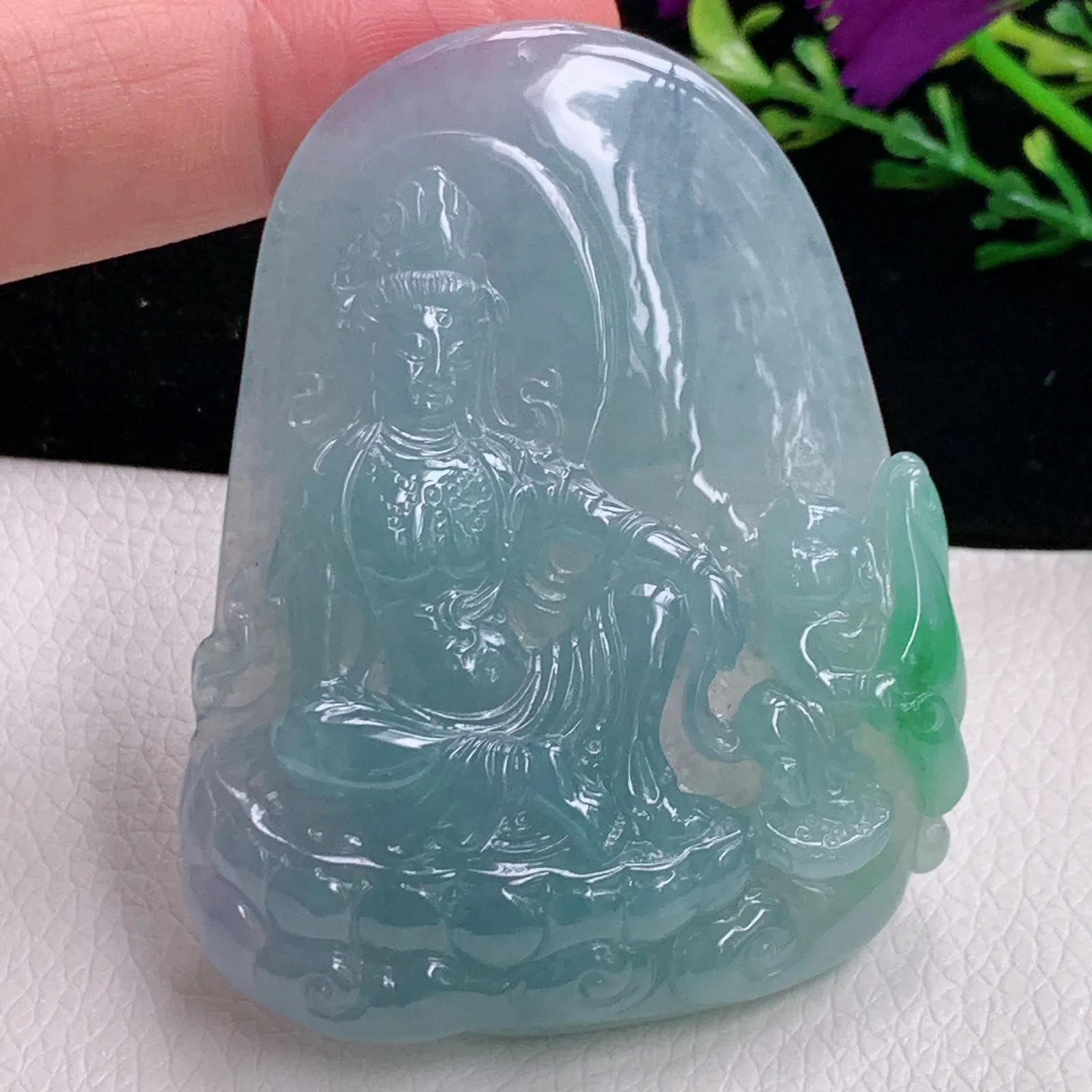 翡翠糯化种飘绿吊坠