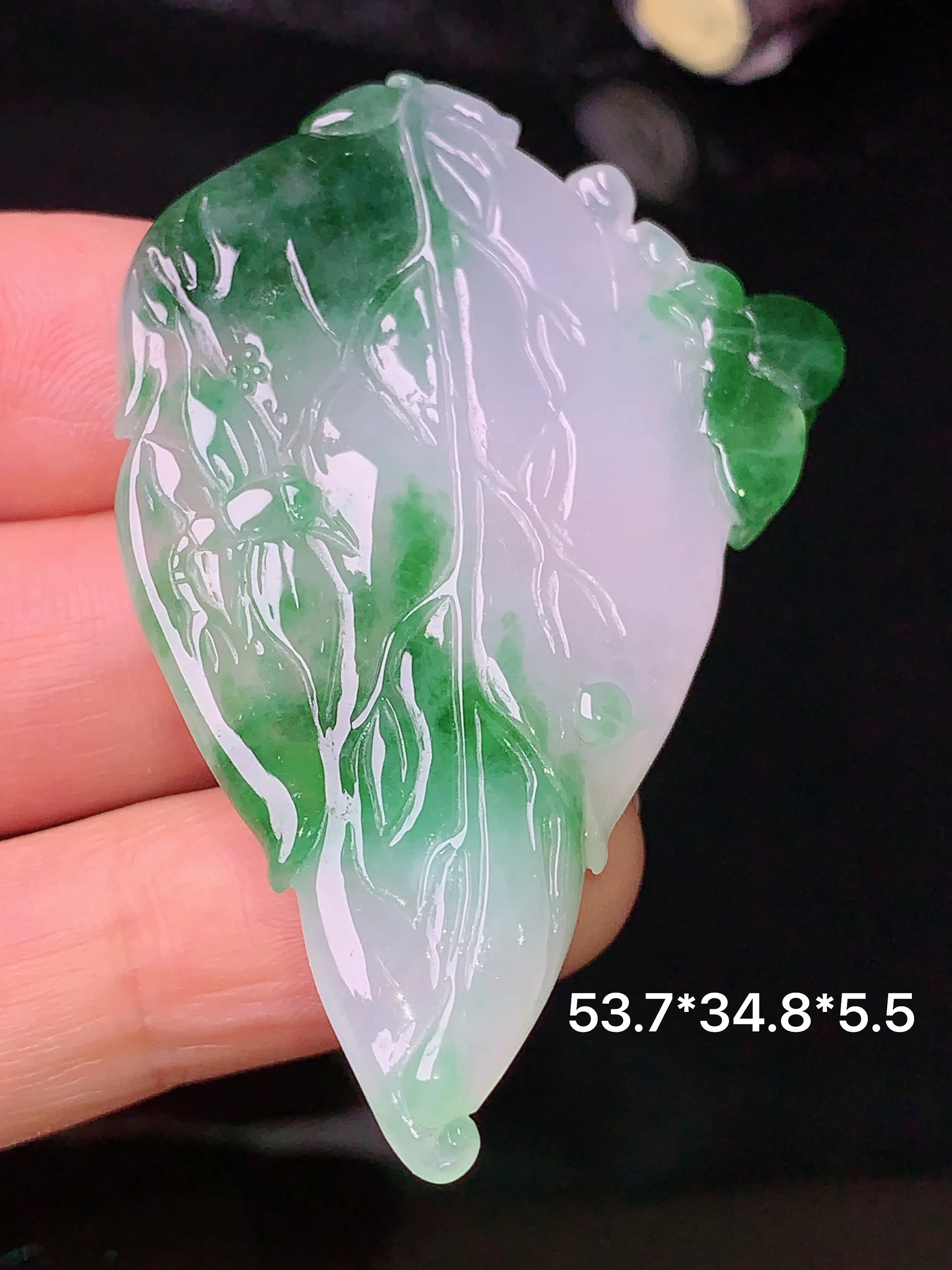 飘绿树叶吊坠 玉质细腻 色泽艳丽 整体尺寸53.7*34.8*5.5
