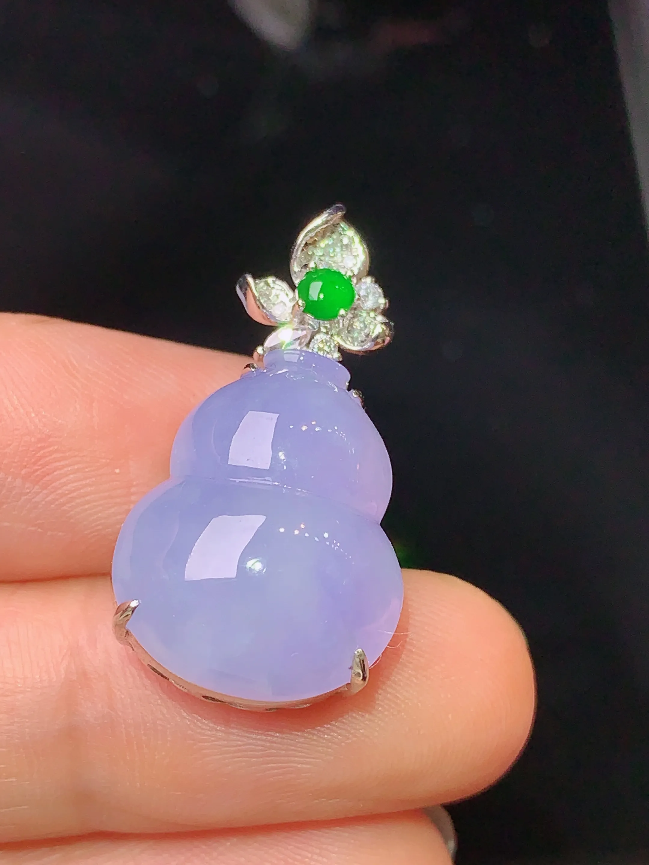 18k金钻镶嵌紫罗兰葫芦吊坠 玉质细腻 水润亮眼 整体尺寸27.1*14.5*10
