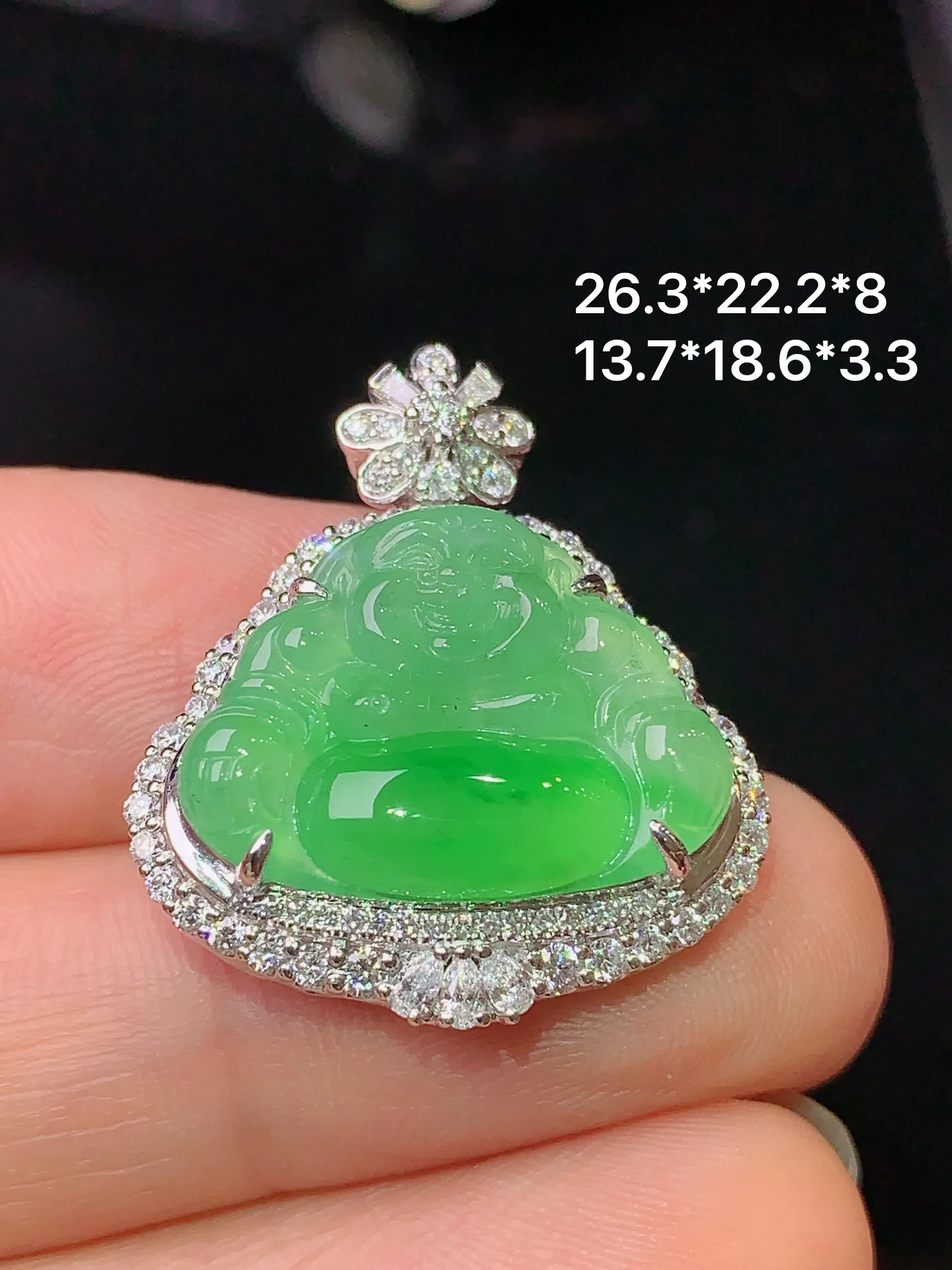 18k金钻镶嵌翠绿佛公吊坠 玉质细腻 水润亮眼 整体尺寸26.3*22.2*8