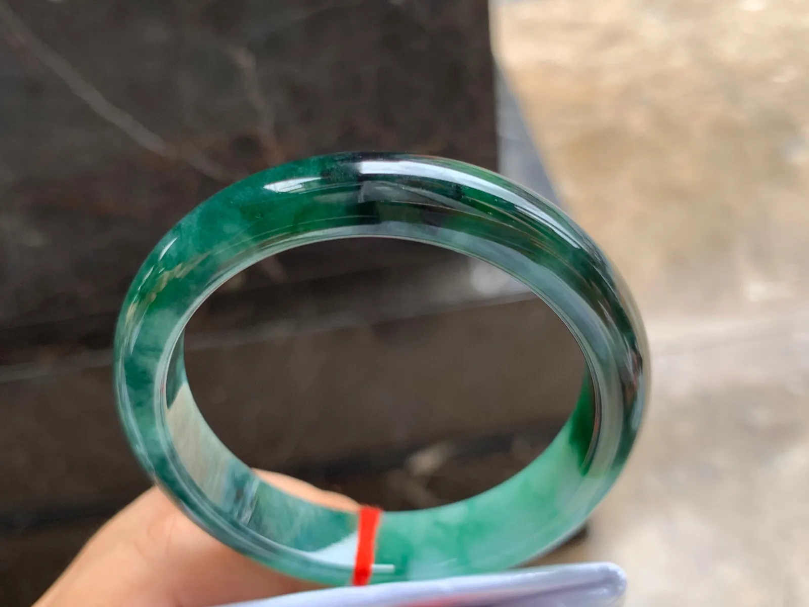 54.5-12-7.5mm
瓜皮绿手镯 底子细腻 特色镯