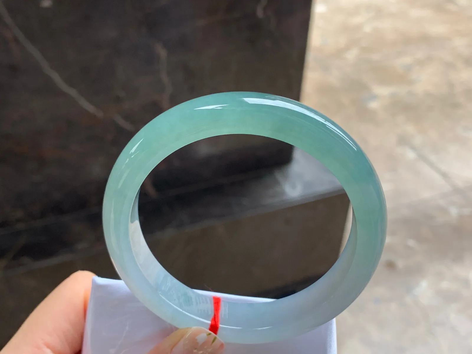 60.5-13.1-8.2

冰蓝宽版手镯^_^颜色鲜艳 种水足