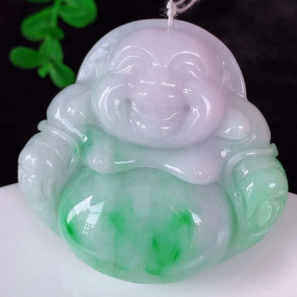 自然光实拍，大件厚装冰润冰糯种飘阳绿翡翠佛公吊坠，饱满， 佛公亦保平安，寓意有福（佛公）相伴，配戴优雅迷人！#46.19