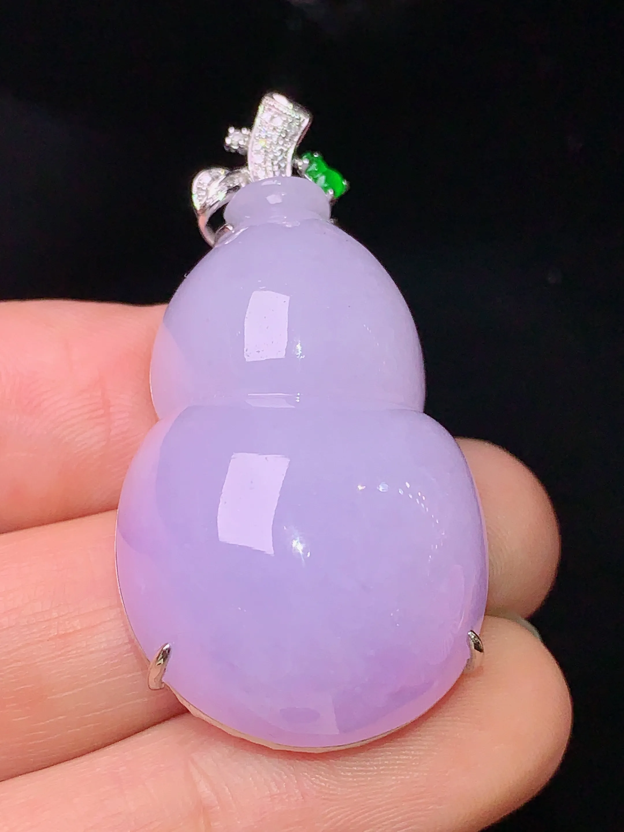 18k金钻镶嵌紫罗兰葫芦吊坠 玉质细腻 水润亮眼 整体尺寸42.5*22*13