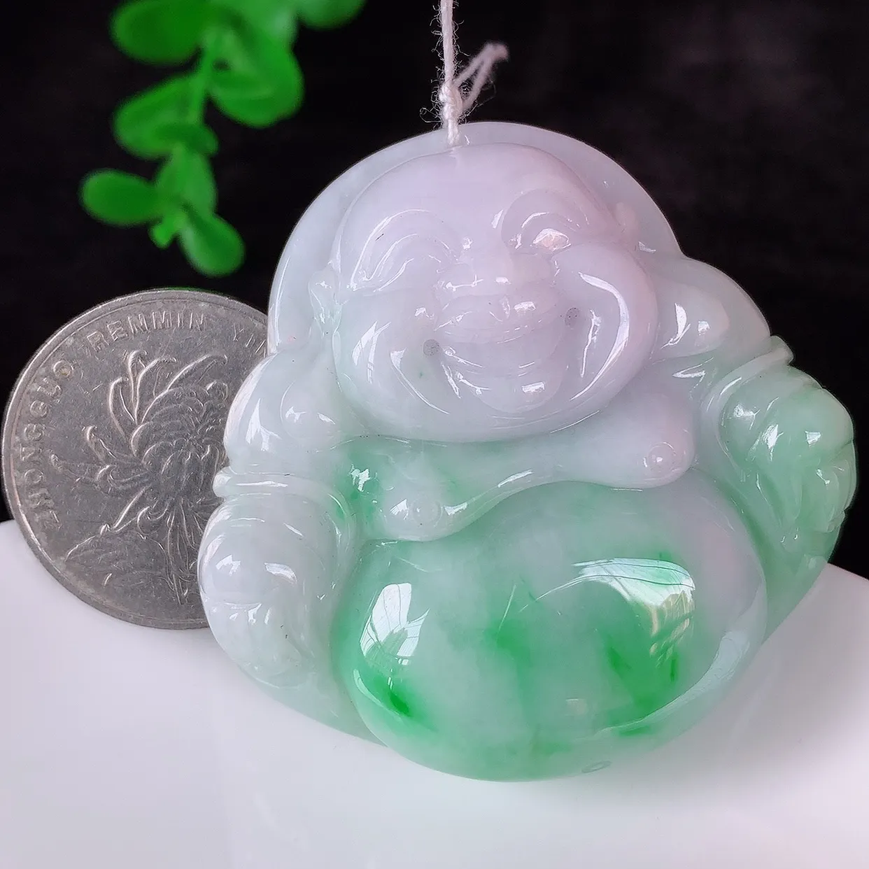 自然光实拍，大件厚装冰润冰糯种飘阳绿翡翠佛公吊坠，饱满， 佛公亦保平安，寓意有福（佛公）相伴，配戴优雅迷人！#46.19