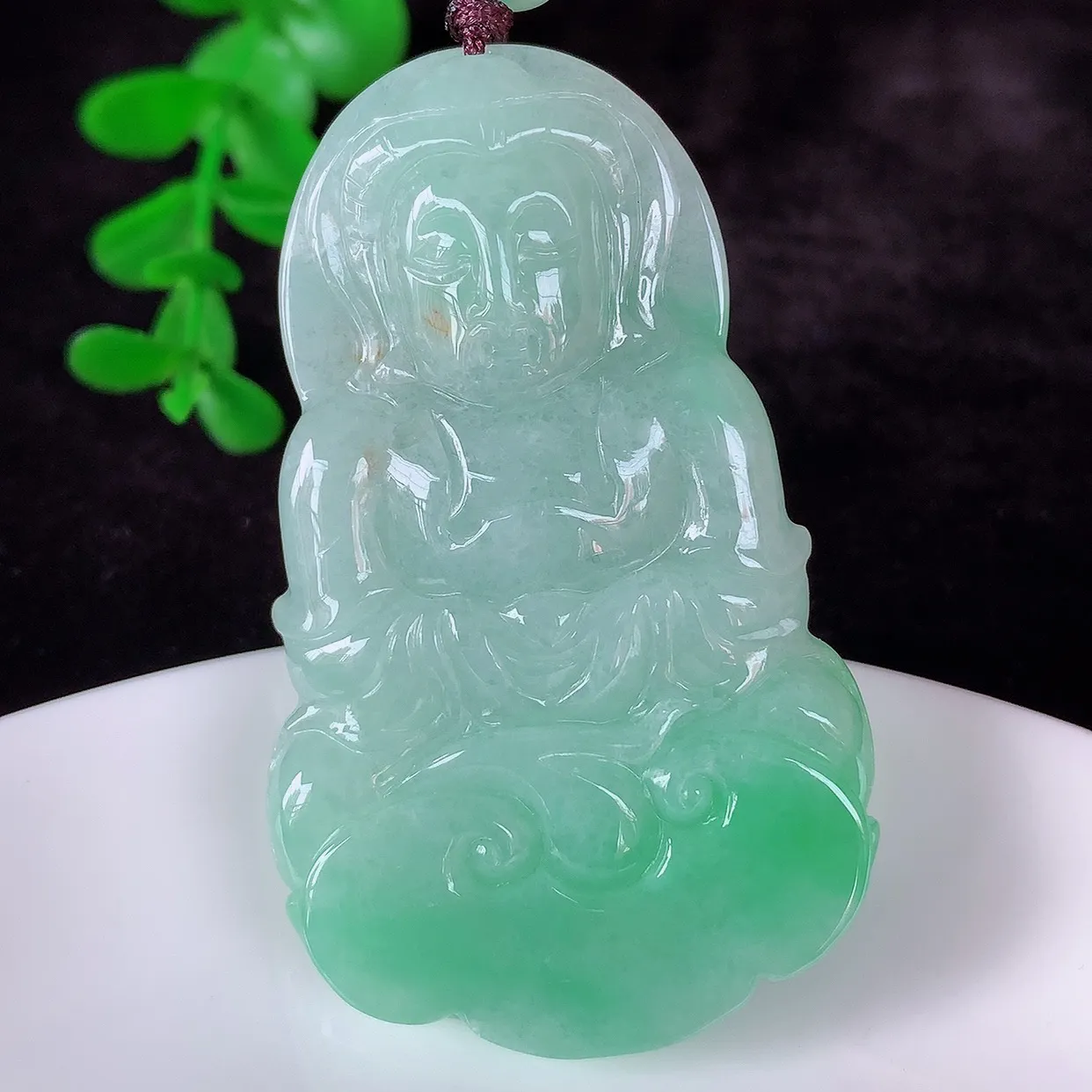 自然光实拍，冰糯种飘阳绿翡翠观音吊坠，赐福翡翠观音，翠色迷人，观音面相端庄，佩戴时尚出众！#46.19
