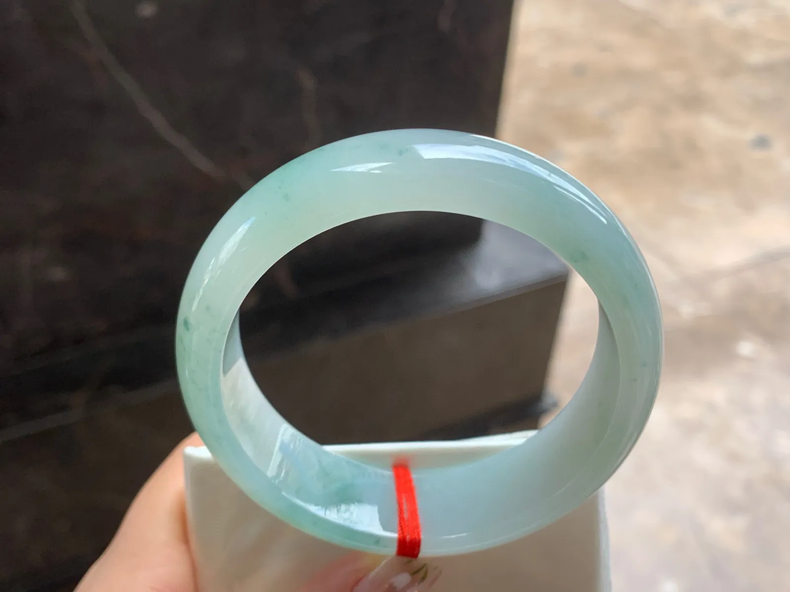 58-18-8.2

蓝花宽版手镯^_^玉质温润 肉质细腻