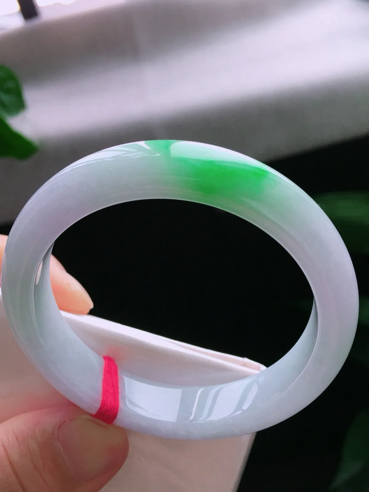 圈口52，正圈手镯，小圈口，玉质冰润，色泽鲜艳，尺寸52-12.5-7.2mm