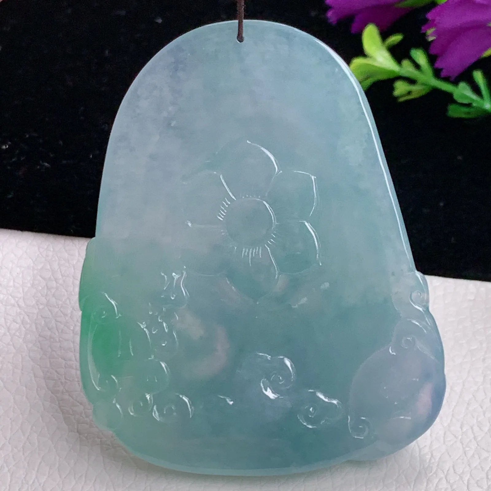 翡翠糯化种飘绿吊坠