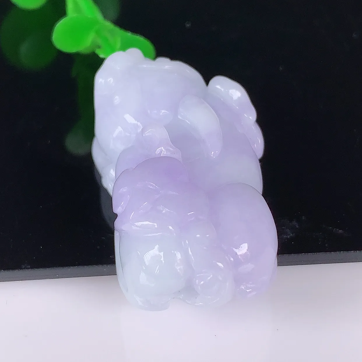 自然光实拍，冰润冰糯种紫罗兰翡翠招财貔貅吊坠，民间有“一摸貔貅运程旺盛，再摸貔貅财运滚滚，三摸貔貅平步青云 ”的美好祝愿。#57.19