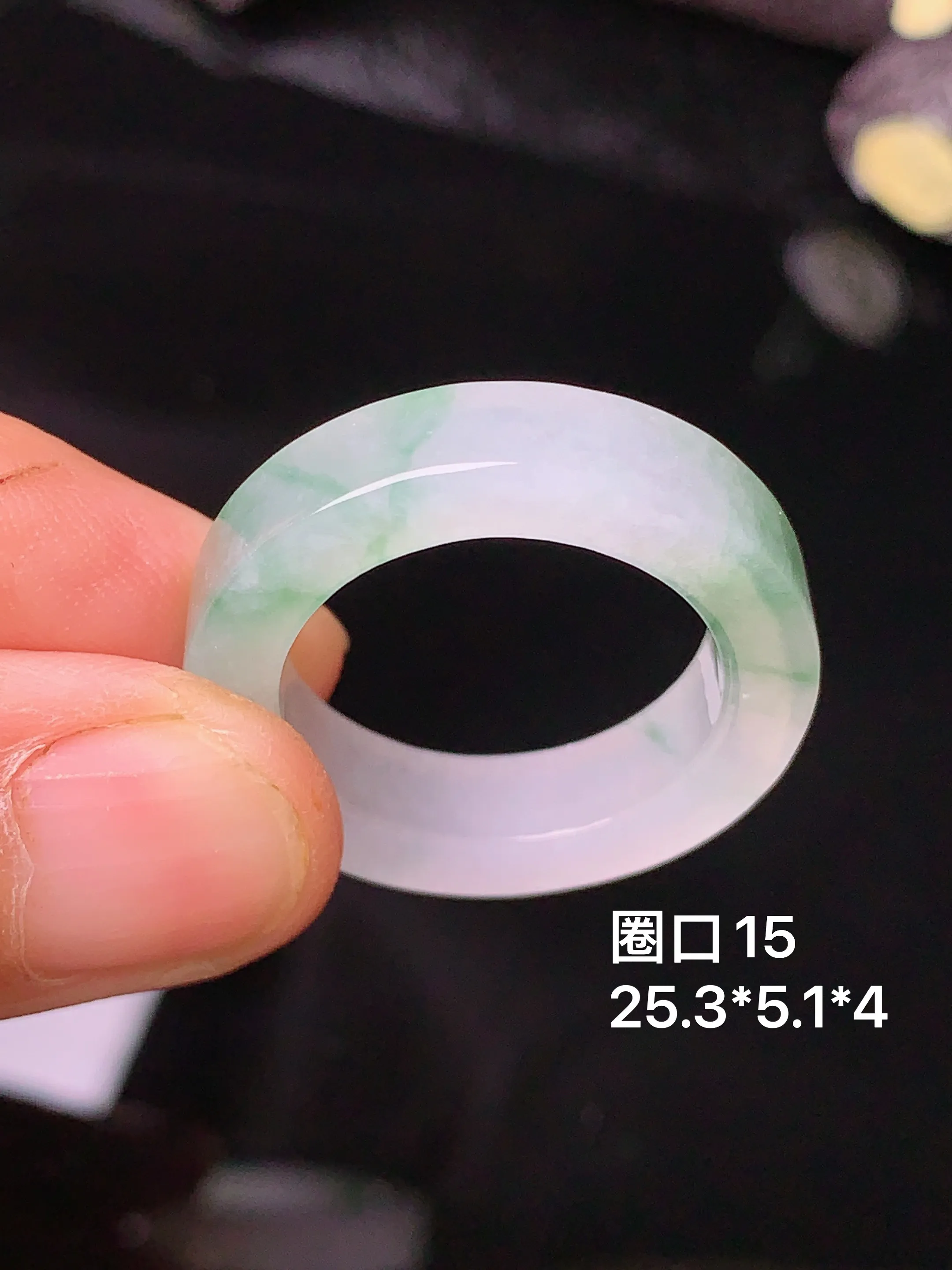 飘绿指环 玉质细腻 色泽艳丽 圈口15 整体尺寸25.3*5.1*4