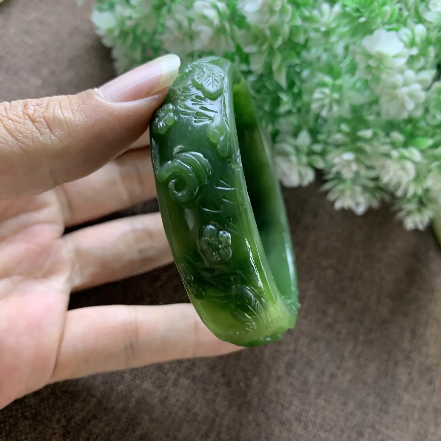 和田玉碧玉59圈口菠菜绿手镯！玉质细腻油润 底色纯净 脂粉好，品质好！