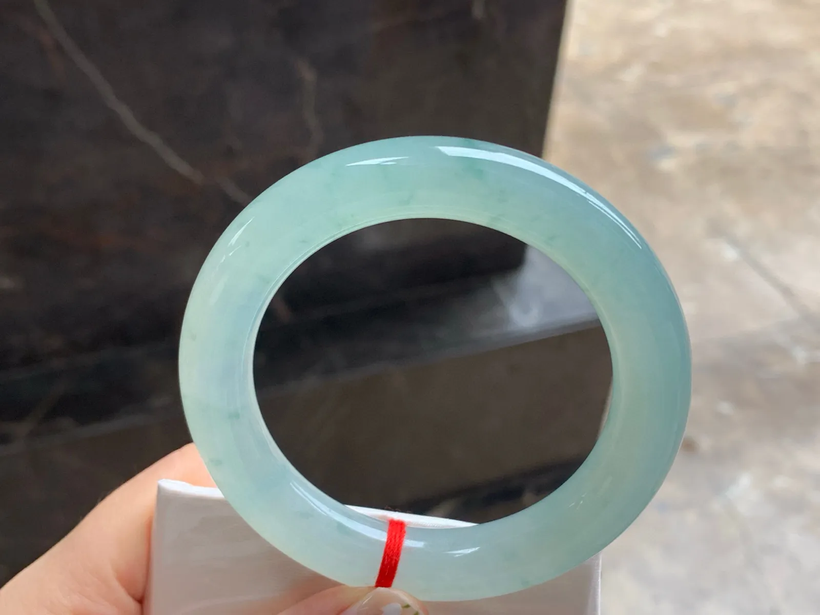 55-11.7

冰蓝花圆条手镯^_^种水好 透亮 种老胶感十足 晴底