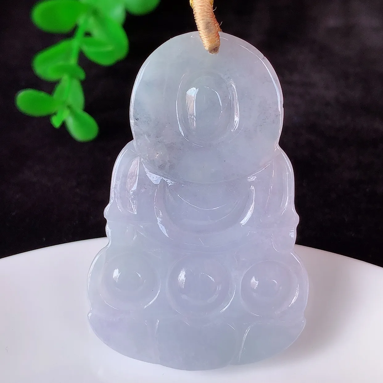 自然光实拍，冰糯种紫罗兰翡翠观音吊坠，赐福翡翠观音，翠色迷人，观音面相端庄，佩戴时尚出众！#35.19
