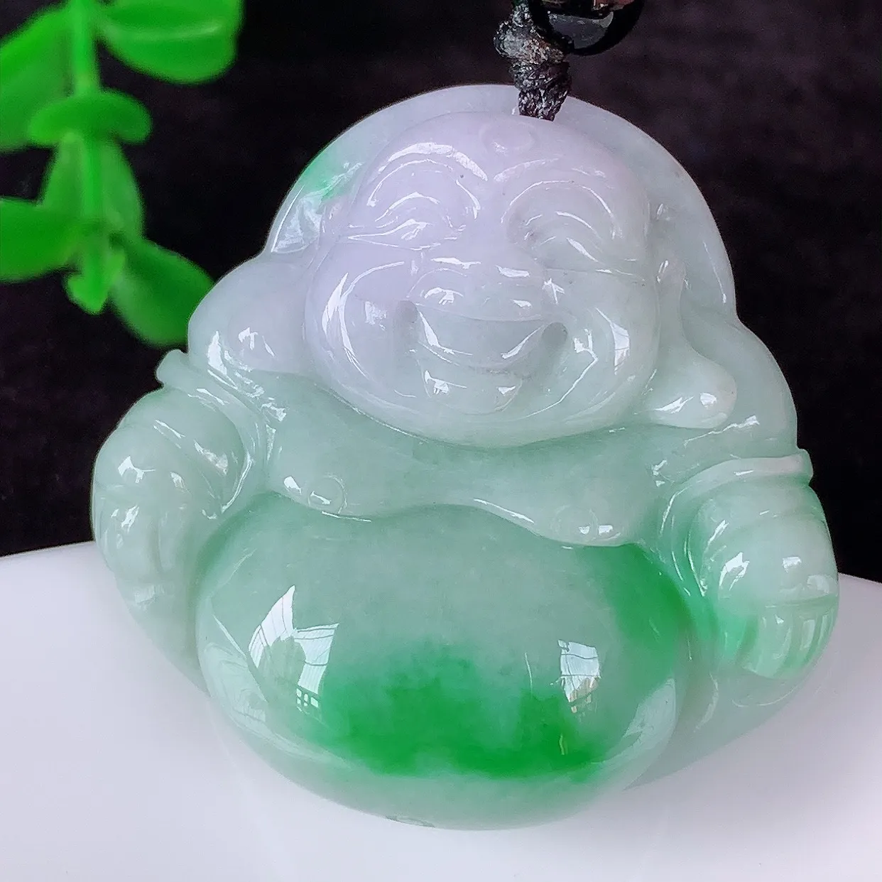 自然光实拍，厚装冰润冰糯种飘阳绿翡翠佛公吊坠，饱满， 佛公亦保平安，寓意有福（佛公）相伴，配戴优雅迷人！#46.19